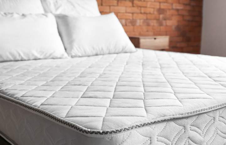 Un matelas en mousse mémoire est-il adapté aux personnes souffrant de maux de dos ? La Baie